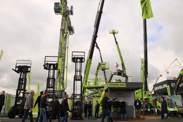 Zoomlion’s new R series tower cranes debut at the French exhibition