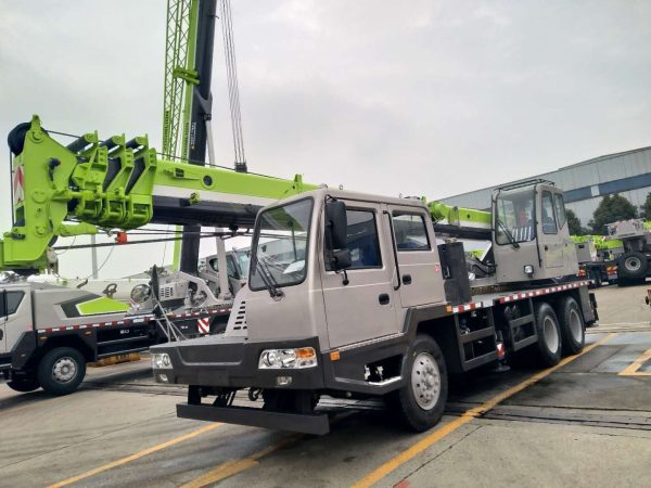 12 ton 36 meter truck crane QY12D451 crane lifting equipment truck crane with factory price in Algeria - Image 2