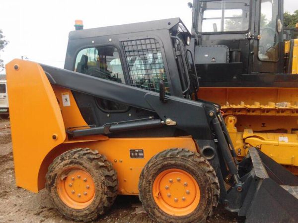 2.7 ton Mini Skid Steer Loader CDM307 - Image 2