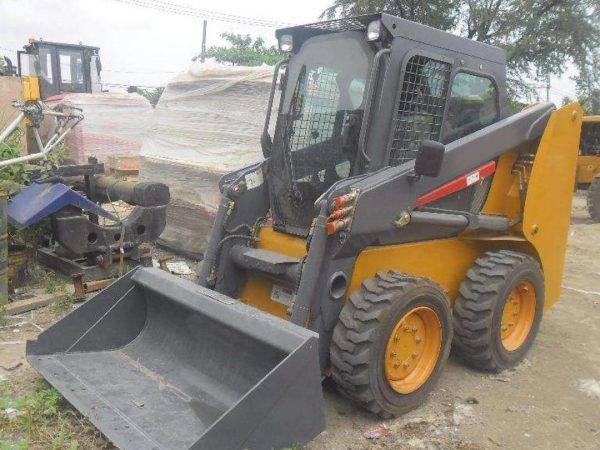 2.7 ton Mini Skid Steer Loader CDM307 - Image 3