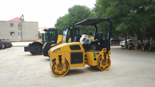 3 Ton Lutong Road Roller LTC203 with Dual Steel Wheels and 1250mm Vibration Width for Maximum Efficiency - Image 2