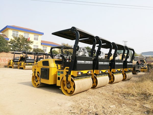 4 Ton LTC204 Hydraulic Double Drum Vibratory Road Roller For Sale - Image 5