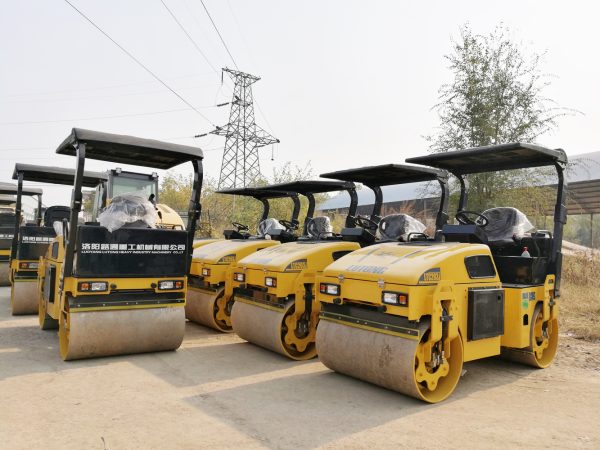 4 Ton LTC204 Hydraulic Double Drum Vibratory Road Roller For Sale - Image 6