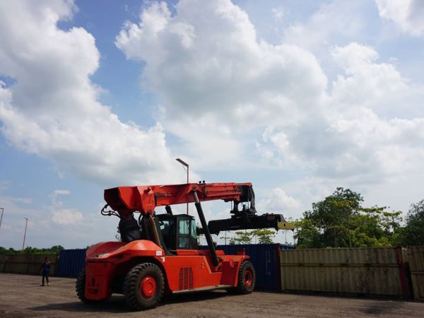 45 Ton 15 m Lifting Height Reach Stacker Telescopic Handler SRSH4528-VO2 - Image 3