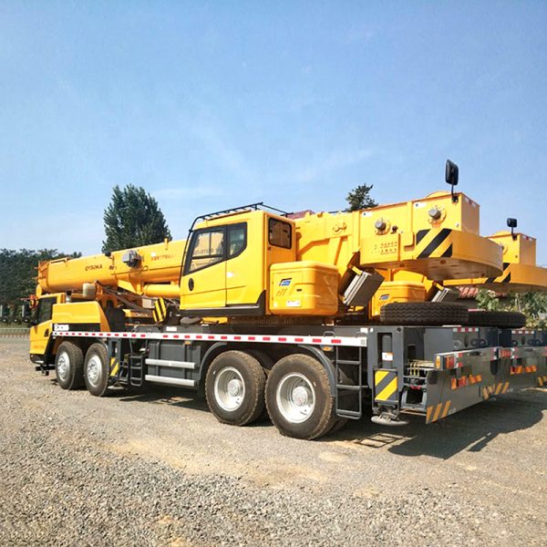 60t Truck Mobile Crane XCT60L5 Large Truck Crane 5-Section Boom - Image 2