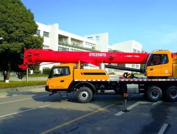 Brand-New 25 Ton Hydraulic Truck Crane Stc250 Stc250h Stc250s for Sale From Original Factory - Image 4