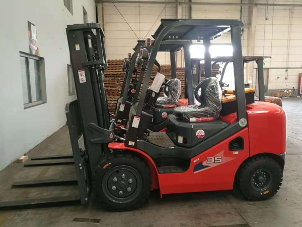 CPCD35 3.5T Internal Combustion Forklift Crane - Image 3