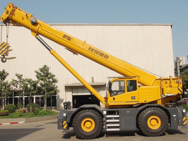 China Famous Manufacturer All Terrain Crane RT25/50 25 Ton Small Cranes Rough Terrain Crane Top Quality - Image 2