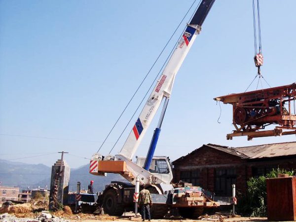 China Famous Manufacturer Terrain Crane RT25/35 25 Ton Small Cranes Rough Terrain Crane Hot Sell - Image 4