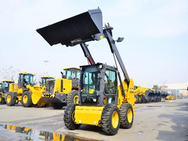 Easy to Operate Skid Steer Wheel Loader XC760K 1150KG 55.8KW 0.6cbm Top Brand - Image 2