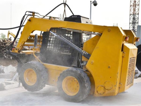 Easy to Operate Skid Steer Wheel Loader XC760K 1150KG 55.8KW 0.6cbm Top Brand - Image 3