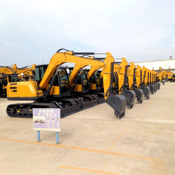 Factory Price 7.5 Ton Mini Crawler Excavator XE75D - Image 2