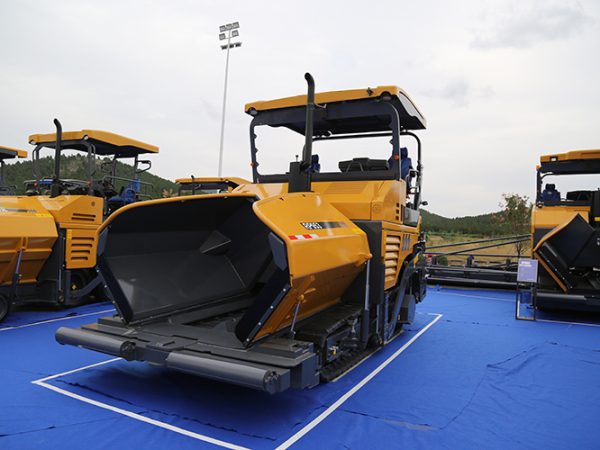 Fast Delivery RP903/RP953 9.5M Crawler Asphalt Concrete Paver With Superior Quality - Image 3