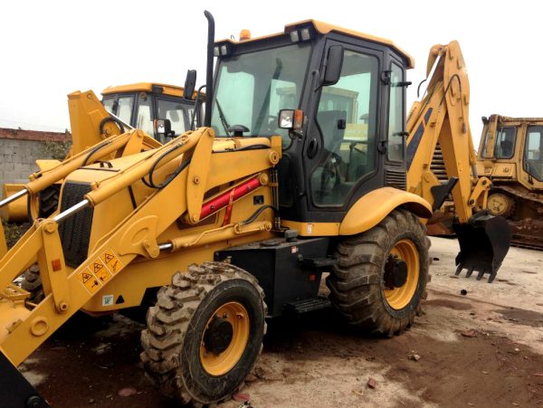 High Operating Efficiency Backhoe Loader CLG766A 1.0cbm 0.2cbm 2ton 74.5kW - Image 2