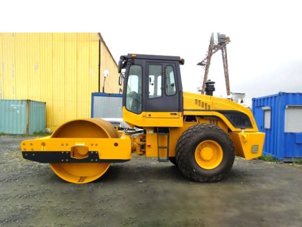 High Vibration Frequency Single Drum Road Roller CDM516B 16ton - Image 2