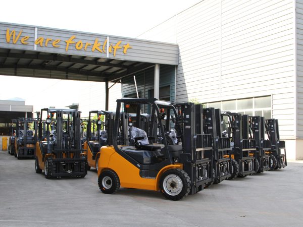 Japanese Engine XCB-D35 Diesel Forklift 3.5T Truck Lift Stacker Price - Image 2