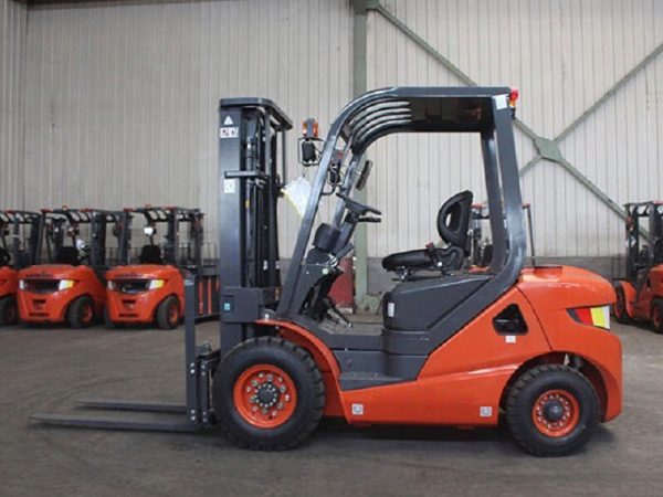 Logistics Machinery 2.5 Ton Diesel Forklift LG25DT with High Performance - Image 2