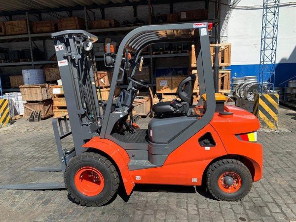 Logistics Machinery 2.5 Ton Diesel Forklift LG25DT with High Performance - Image 3