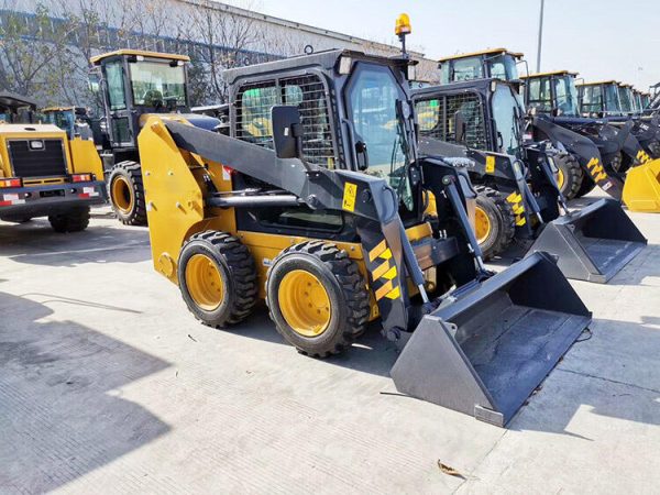 New Small Skid Steer Loader for Sale 1 ton Multifunction XC740K Mini Skid Steer Loader XT740 - Image 4