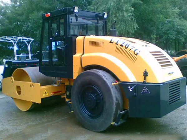 Popular Hydraulic Double Drum Road Roller xs203 with Spare Parts on Sale - Image 6