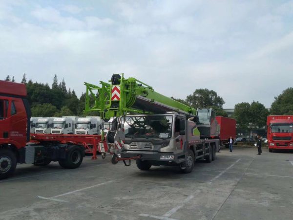 QY25V 16T Mobile Truck All Terrain Crane - Image 2