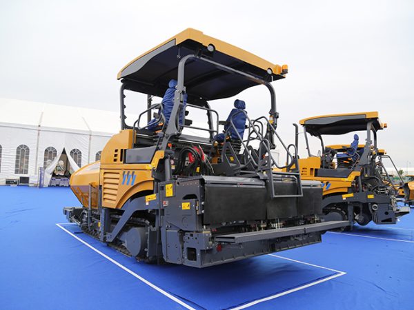 RP1255TIV 12.5m Max Paving Width Leveling Machine Asphalt Concrete Paver With Automatic leveling system in stock - Image 5