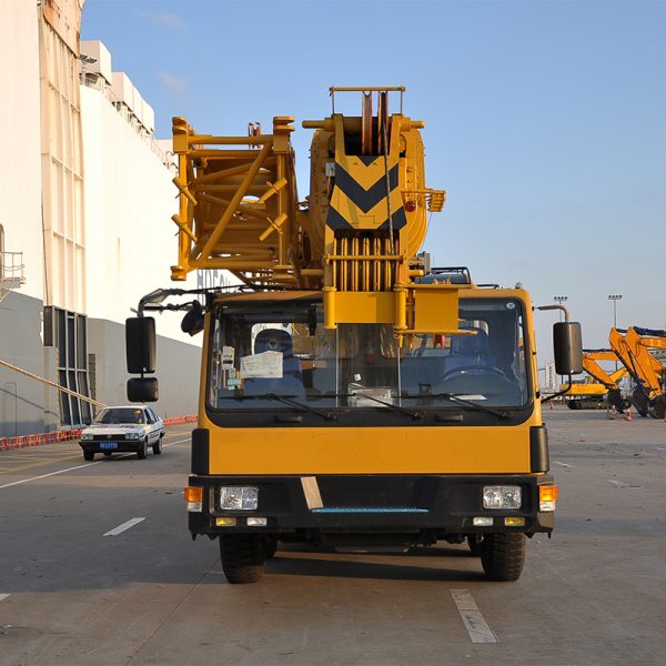 QY25K-II Chinese 25 Tons Truck Crane Price List With Factory Price - Image 2