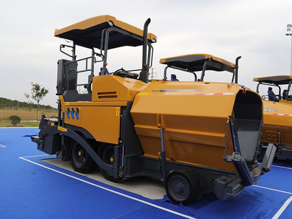 Road Construction Paver Machine RP453L Wheel Asphalt Concrete Paver - Image 3