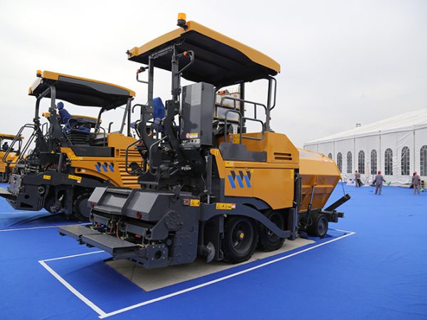 Road Construction Paver Machine RP453L Wheel Asphalt Concrete Paver - Image 4