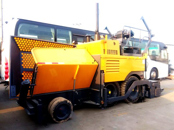 Road Construction Paver Machine RP453L Wheel Asphalt Concrete Paver - Image 6