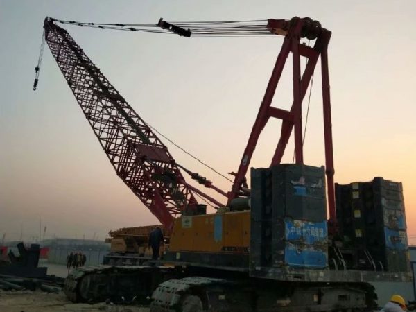 Scc2000A 200 Ton Crawler Crane for Sale High Performance and Competitive Price - Image 2