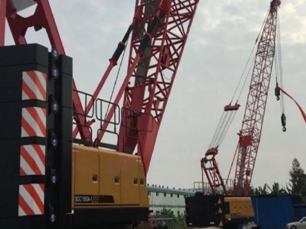 Scc2000A 200 Ton Crawler Crane for Sale High Performance and Competitive Price - Image 3