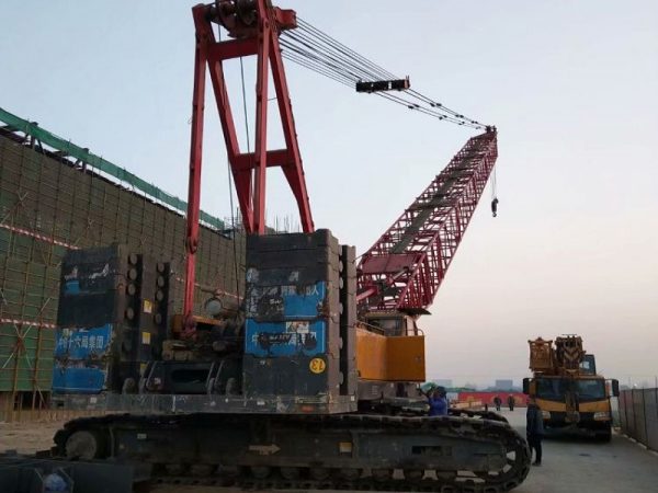 Scc2000A 200 Ton Crawler Crane for Sale High Performance and Competitive Price - Image 4