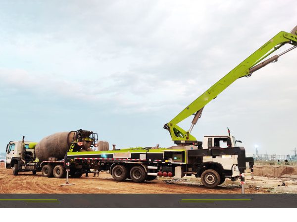 ZOOMLION 49m truck-mounted concrete pump 49X-6RZ Bestseller in Argentina - Image 4