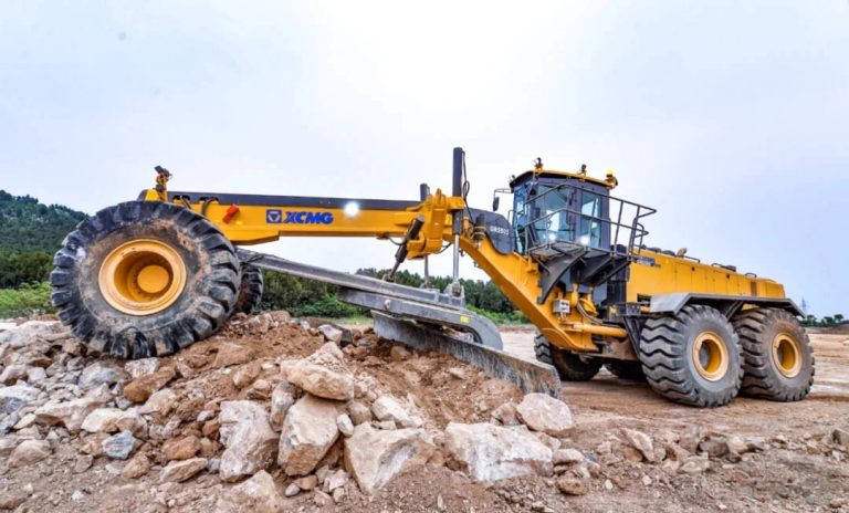 Sales of major graders, cranes and cranes in October 2024